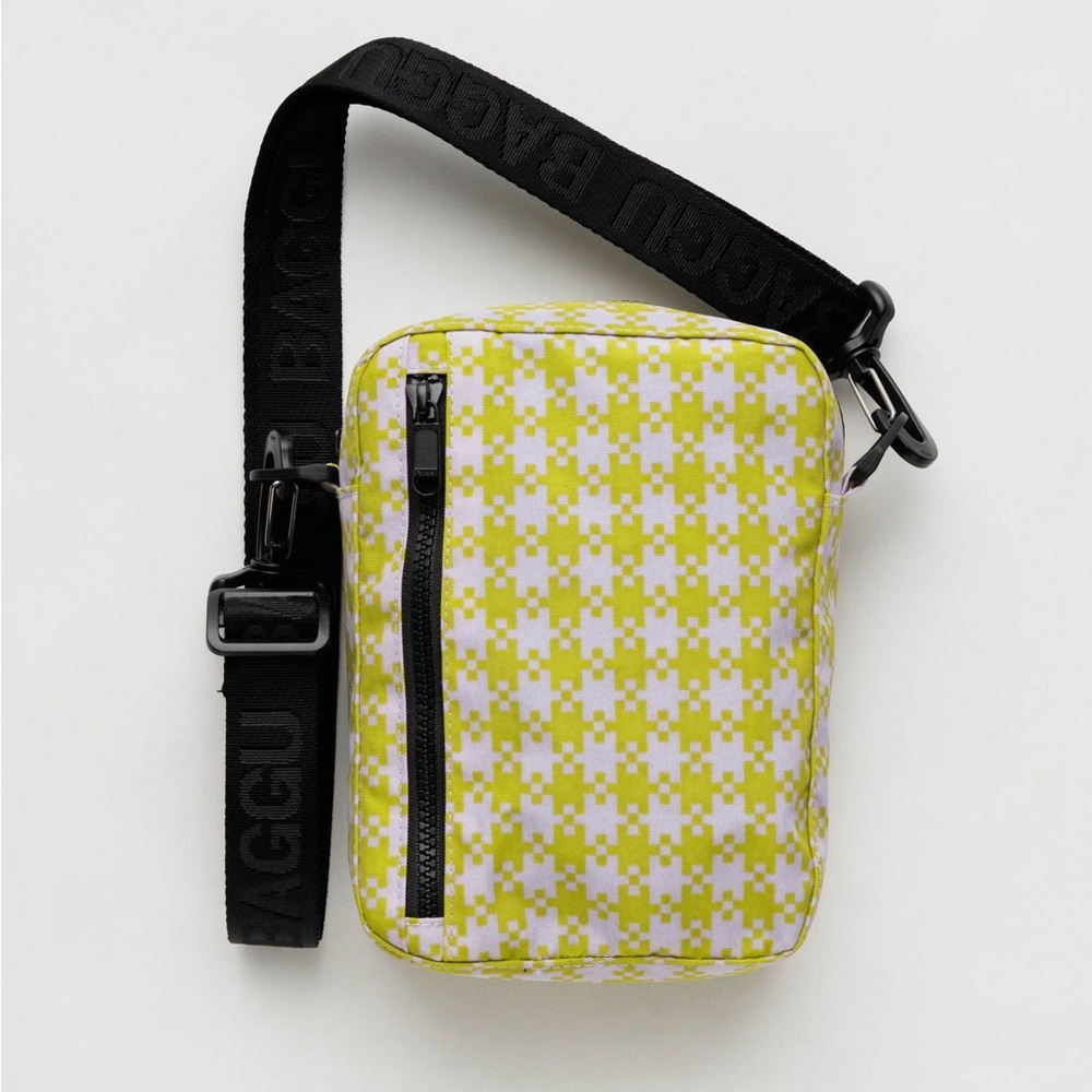 BAGGU Sport Crossbody in Gingham Pixel